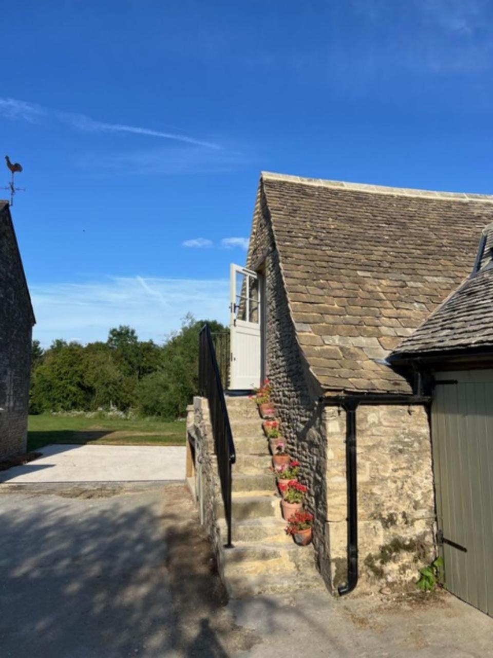 Idyllic Secluded Hideaway With Countryside Views On The Edge Of The Cotswolds Hailey Exterior foto